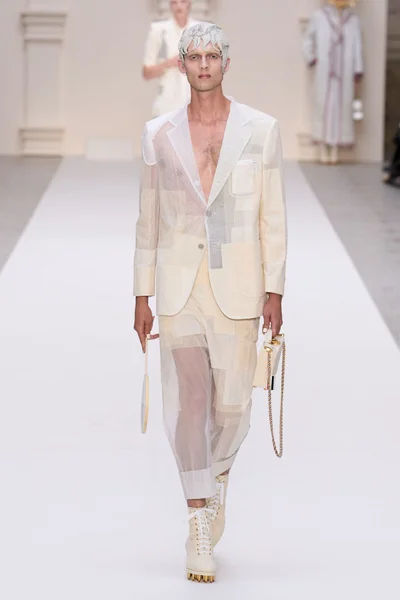 Look 38